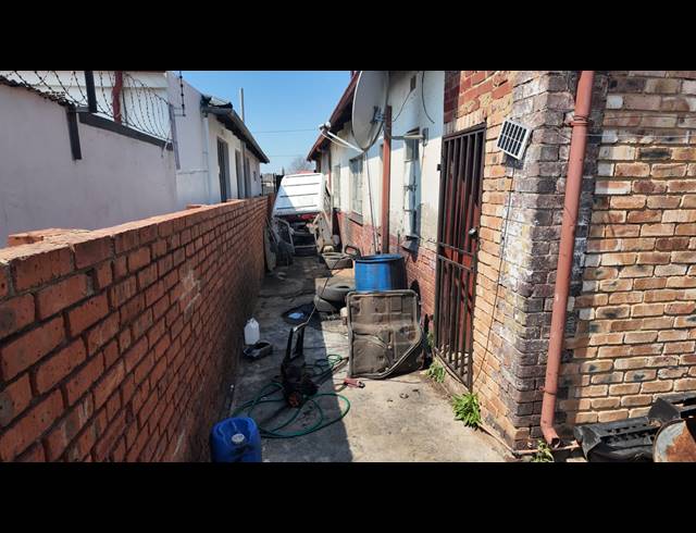 495M² BUSINESS FOR SALE IN SPRINGS CENTRAL